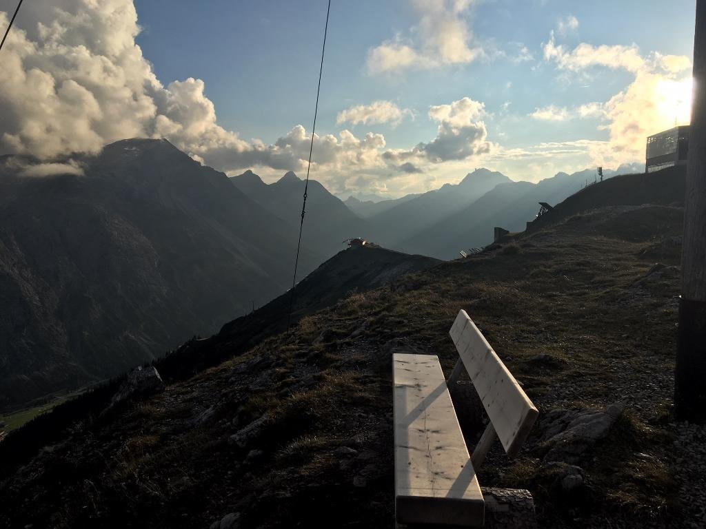 Blick vom Gipfel Richtung Sagenwald und Zugertal