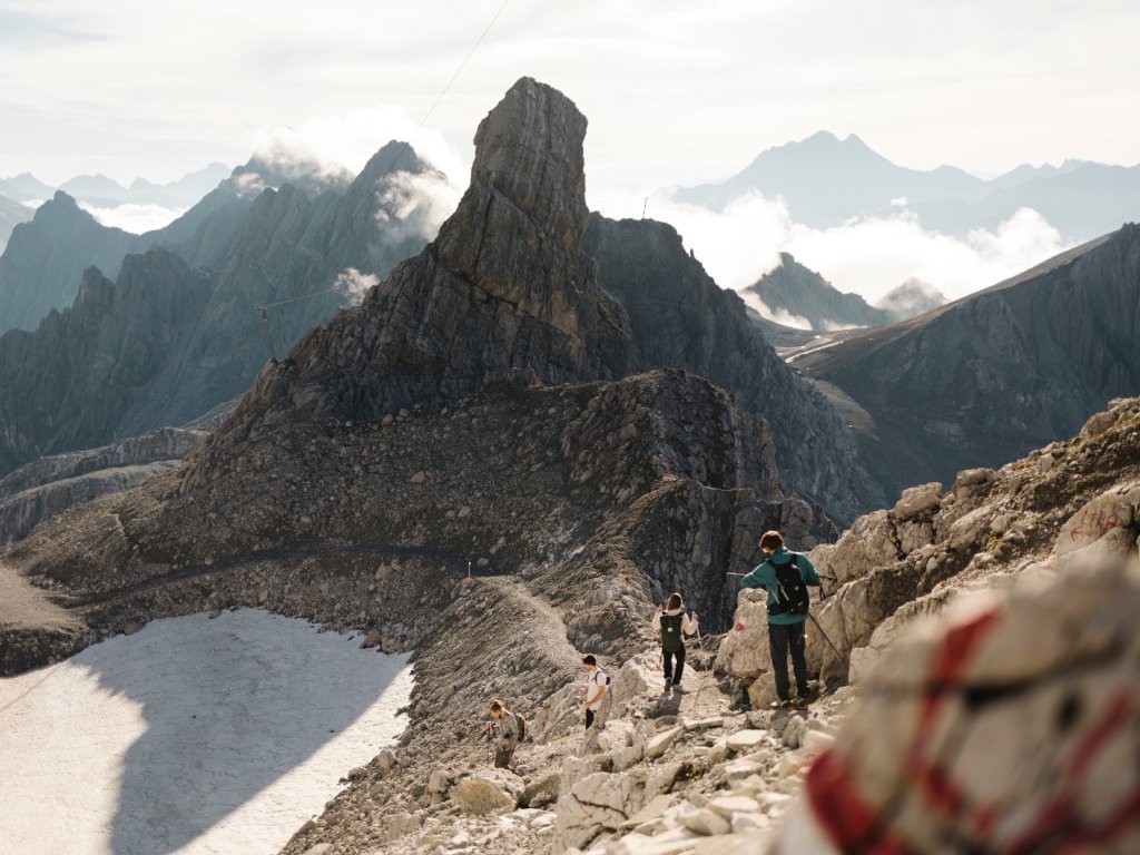 Hochalpine Wege warten auf der Etappe zwischen Lech und St. Anton am Arlberg